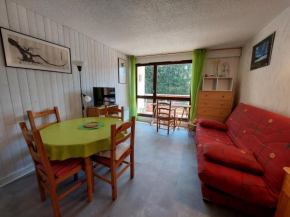 Appartement à Autrans, 39m², 6 pers, proche pistes et village, balcon est, parking privé - FR-1-737-42